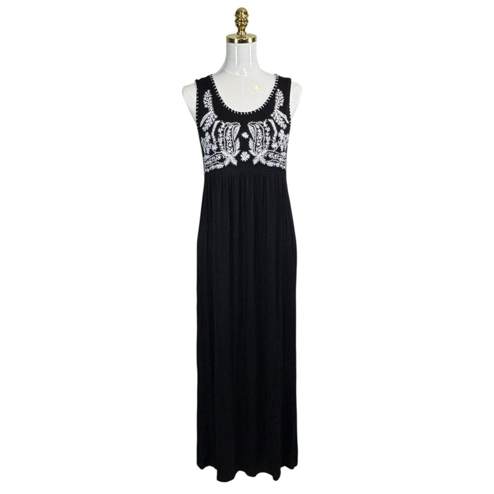 Woman’s Design History black and white floral embroidered dress size M